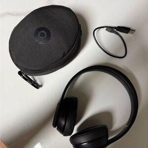 Beats by Dre Black Over-Ear Headphones